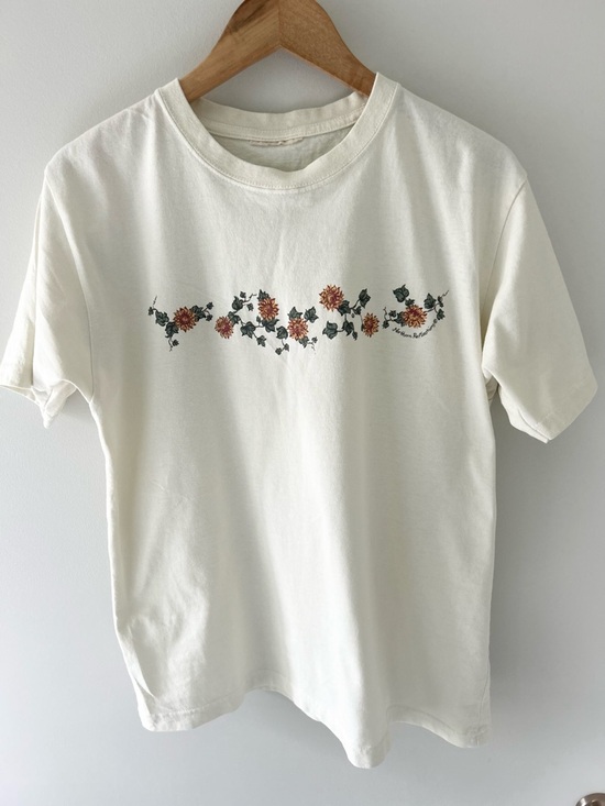 Northern Reflections Tops - Vintage Northern Reflections oversized cream coloured floral t shirt